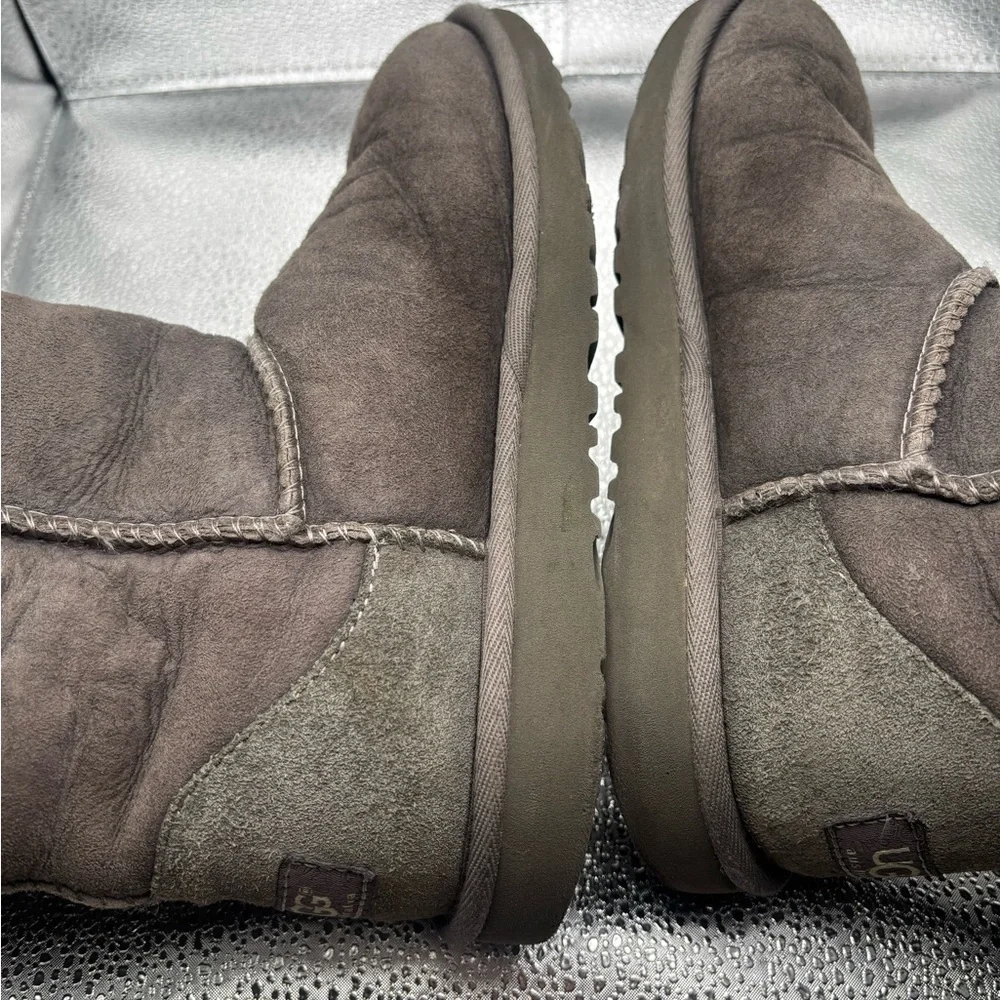 UGG Boots Grey Classic Short Suede Sheepskin Womens Size 6/ Youth Size 4